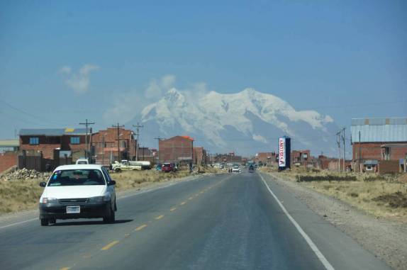 Chegando à La Paz e às enormes montanhas que cercam a capital da Bolívia